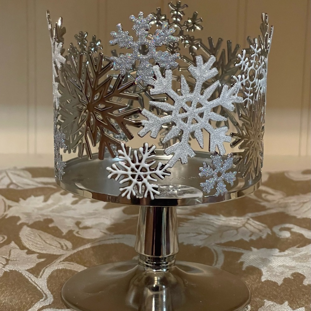 NWT Bath and Body Works Pedestal Candle Holder Silver Glitter Snowflakes Winter